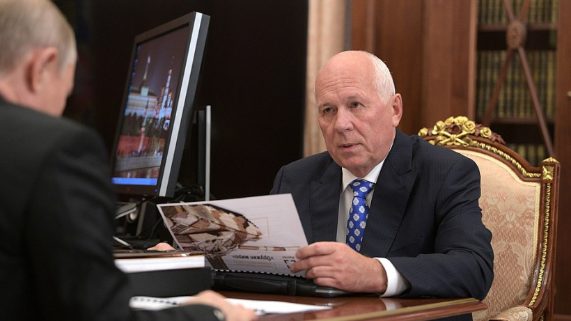 «Ведомости»: Путин тайно присвоил Героя России Сергею Чемезову
