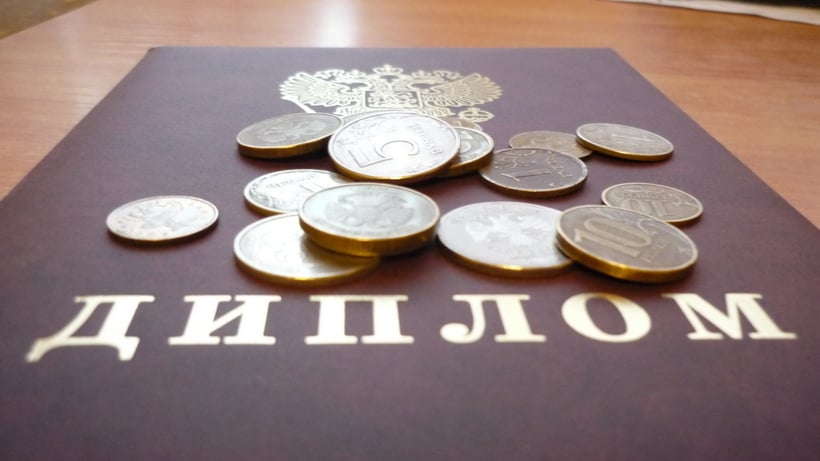 Стрелюхин поднял зарплаты саратовским бюджетникам на 9 процентов