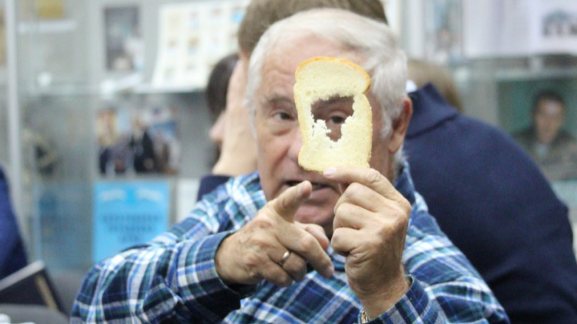 Депутат Карасев пожаловался на продажу в Саратове некачественного хлеба 