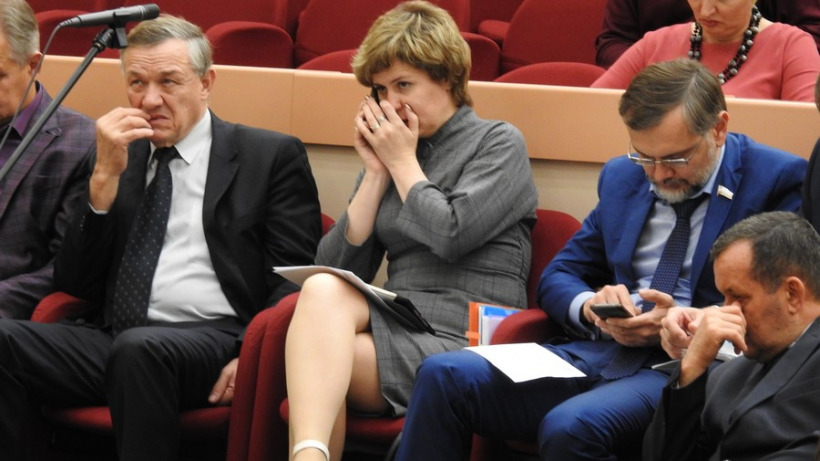 Закон о повышении зарплат саратовских чиновников депутаты приняли без споров