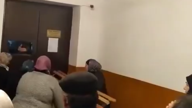Жительницы Дагестана пытались ворваться в офис «Газпрома» из-за отсутствия отопления
