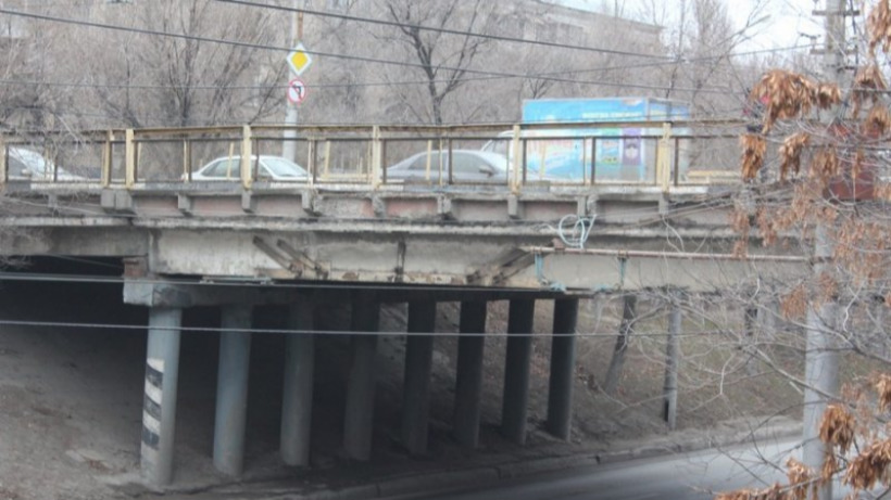 Саратовская мэрия призывает автомобилистов подумать о закрытии Трофимовского моста