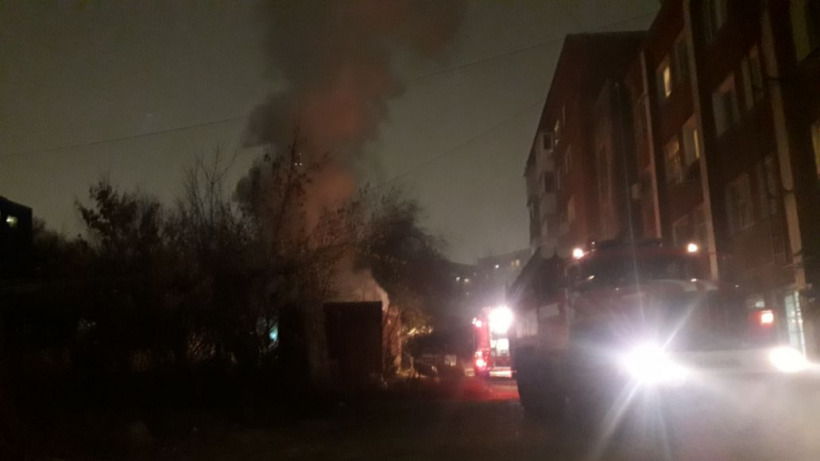Рядом с пешеходной зоной Саратова случился пожар