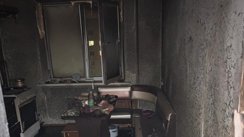 На балконе сгоревшей энгельсской квартиры погиб мужчина