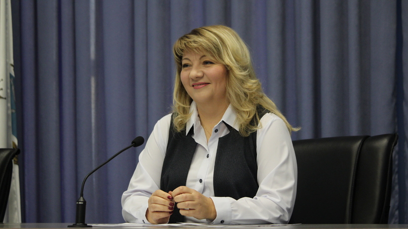 Начальник управления саратовского ЗАГС начала пресс-конференцию с анекдота про подгоревшую кашу  