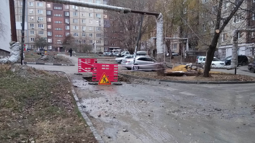 Провал автомобиля в котлован на Уфимцева. «КВС» обратится в полицию в связи с кражей ограждения