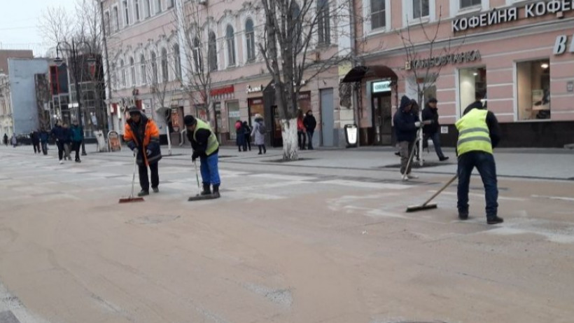 Прокуратура: Тактильная плитка на проспекте Кирова ведет к коммунальным люкам