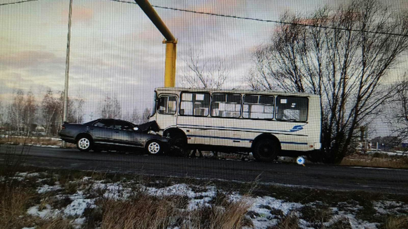 На трассе под Балашовом иномарка протаранила рейсовый автобус с пассажирами