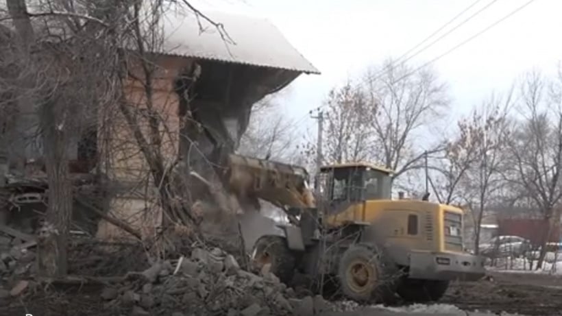 Сторонники Володина под задорную музыку сняли снос бараков в Елшанке  