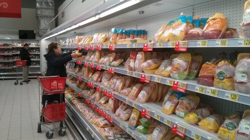 Эксперты: Россияне тратят на еду почти треть семейного бюджета