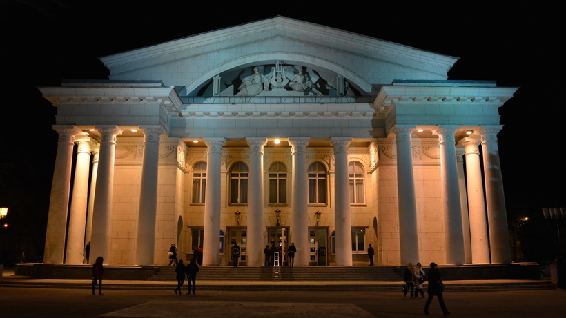 Медведев выделил 1,47 миллиарда на ремонт саратовского оперного театра