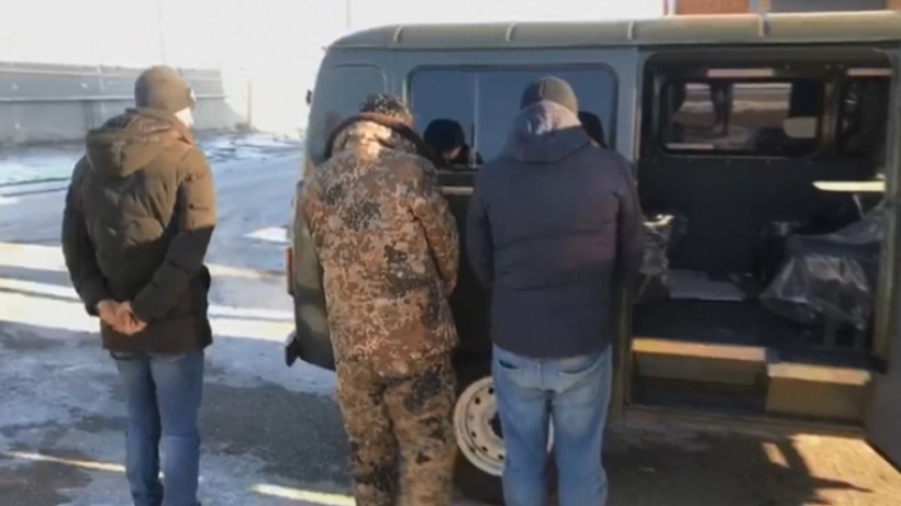 На границе у Озинок задержали двух нелегалов из Казахстана и их сообщника