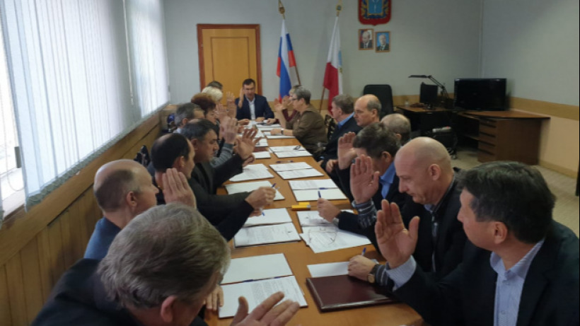 Депутаты избрали нового главу Лысогорского района