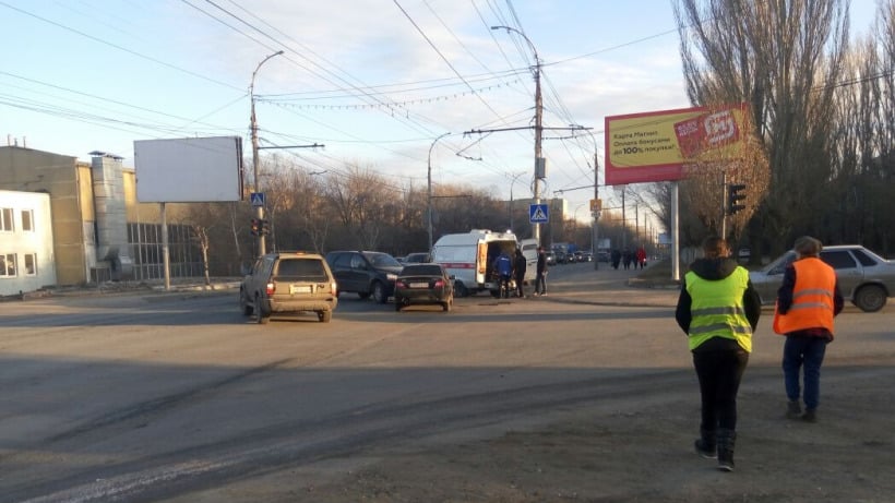 В столкновении иномарок у «Молодежки» пострадала женщина