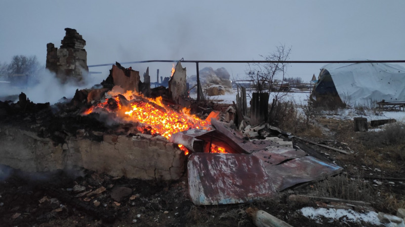 В первый день нового года в краснокутском селе при пожаре погиб мужчина