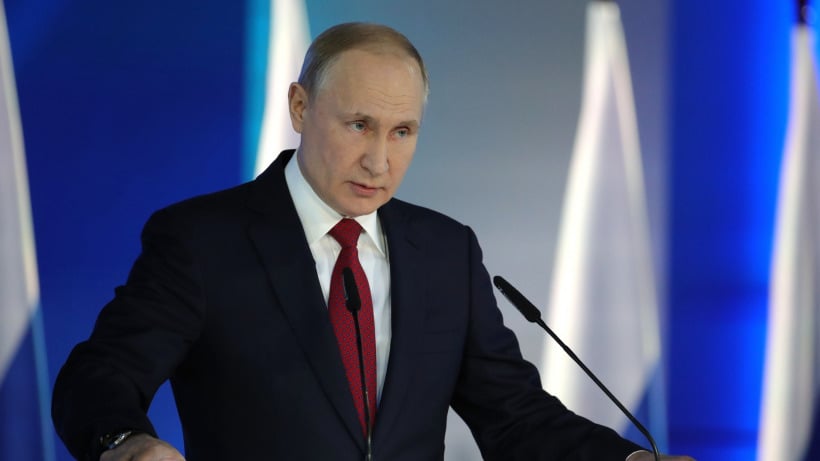Путин предложил провести референдум и изменить Конституцию, запретив третий президентский срок