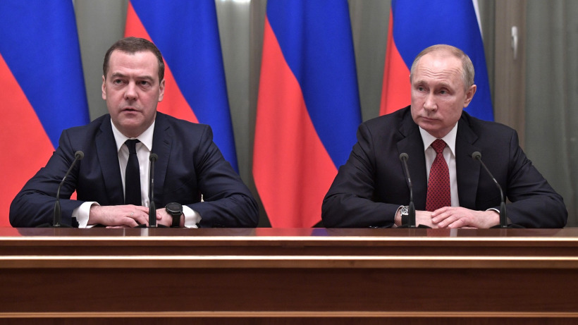 SuperJob: 54% россиян положительно относятся к отставке правительства Медведева