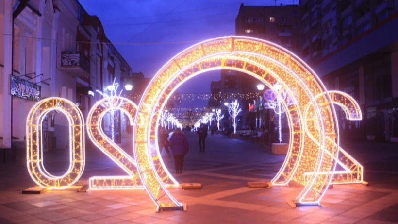 Уличные новогодние украшения в Саратове уберут к 3 февраля