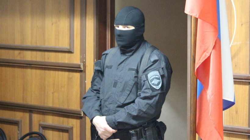 Приговор саратовской «банде киллеров» судья зачитывает под охраной спецназа