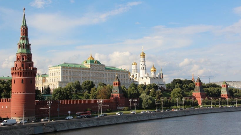 Российским школьникам предложили поставить себя на место Путина и подготовить поправки в Конституцию 