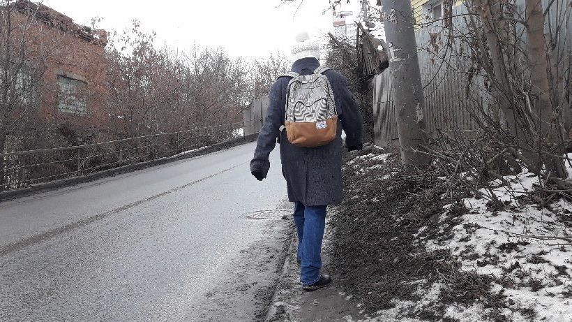 Саратовские чиновники о «непроходимом Затоне»: Расширить тротуар невозможно