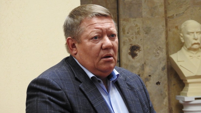 Общественник о саратовской политике: Николай Васильевич на людях хвалит Валерия Васильевича, а тайно норовит побольнее ударить