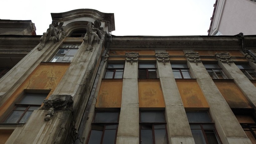 Фасад «Дома Яхимовича» в Саратове складывается гармошкой