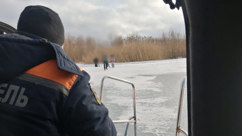 Карантин. Со льда на Волге в районе саратовской набережной спасли пятерых подростков