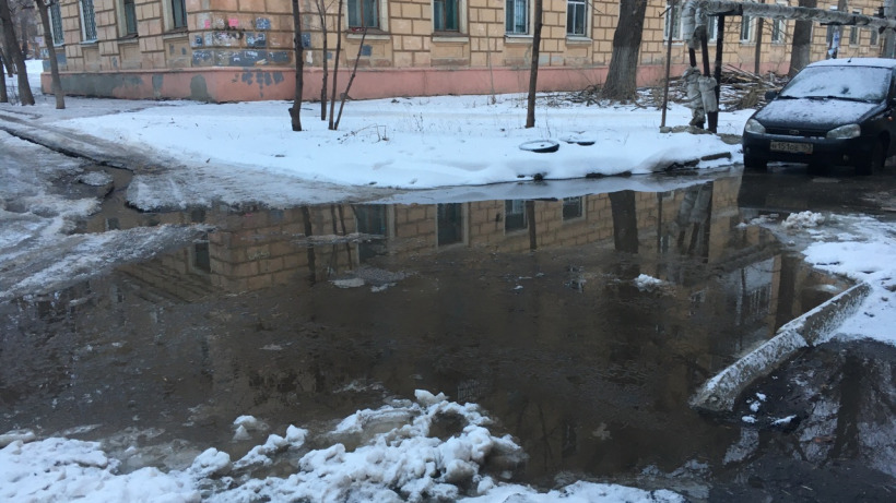 Рядом с саратовской школой затопило несколько дворов