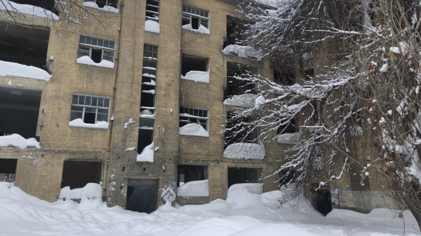 Володин предложил использовать простаивающие «снегоуборочные» самосвалы для сноса домов