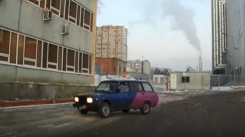 В Саратове задержали юного дрифтера на розовой «четверке»