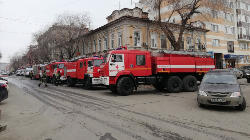 В центре Саратова загорелось кафе «Восток-Запад»  