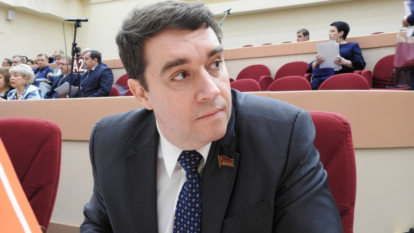 Коммунист предложил исключать из комитетов облдумы депутатов, сидящих в тюрьме