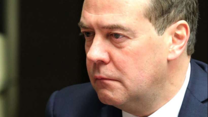 Политолог рассказал о «причине падения» Медведева и преемнике Путина