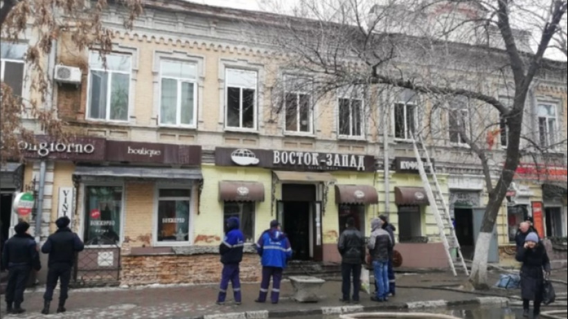Пожар в кафе «Восток-Запад» уничтожил 200 книг поэта Анатолия Золонцева. Ему решили не говорить