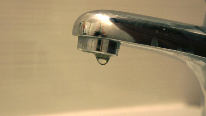 Из-за пуска нового водопровода тысячи саратовцев останутся на целый день без воды