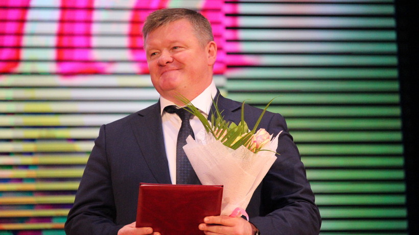 На торжестве в честь 8 Марта Михаил Исаев извинился перед женщинами