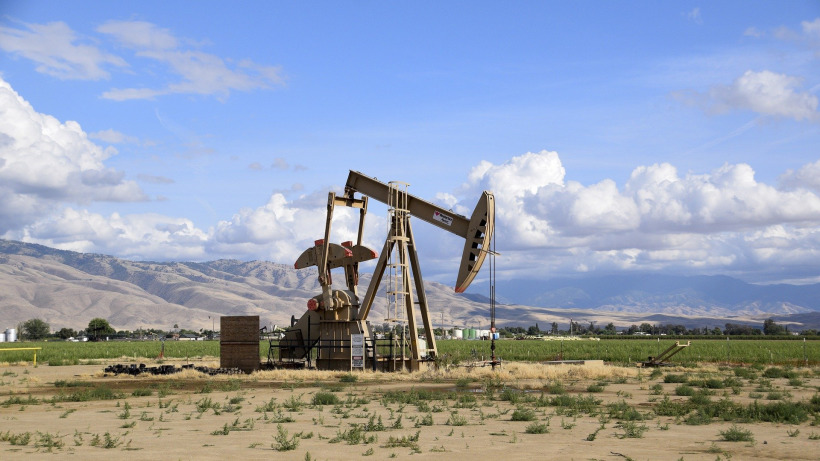 Ирак и Кувейт снизили цену на нефть вслед за Саудовской Аравией