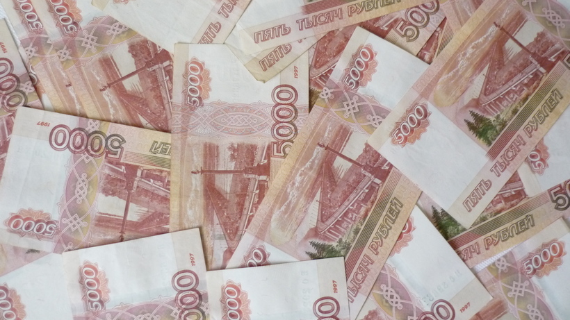 Перед обвалом рубля саратовцы забрали деньги с валютных вкладов и не заработали 51 миллион