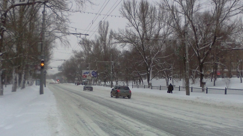 Мэрия: Дороги Саратова чистят от снега 147 единиц техники