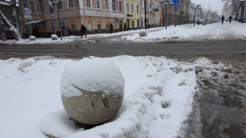 Весенний снегопад в Саратове: тройной ценник на такси, сосульки и обезумевшие ондатры
