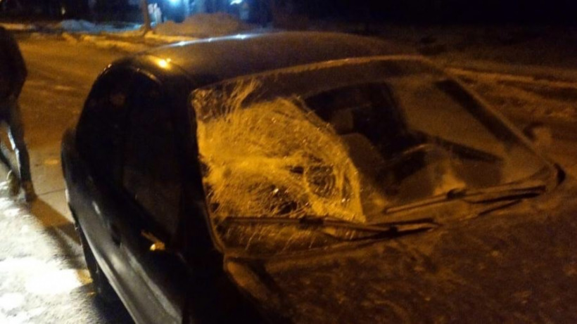 У Воскресенского угодивший под иномарку пешеход пробил лобовое стекло