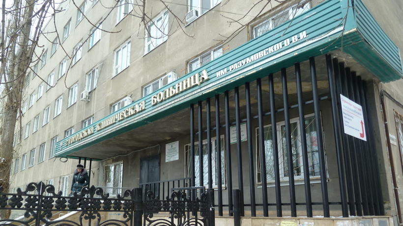 Персонал саратовской больницы №2 проходит обследование на коронавирус