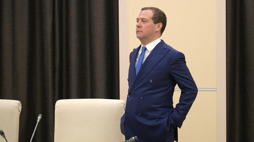Коронавирус. Медведев предложил «очистить от санкций» отношения США и России