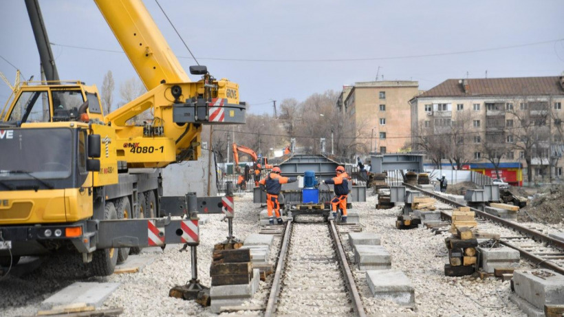 Радаев: Реконструкция Трофимовского моста идет с опережением графика