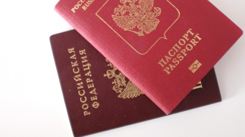 Путин продлил действие паспортов и водительских прав, разрешил работать иностранцам без виз