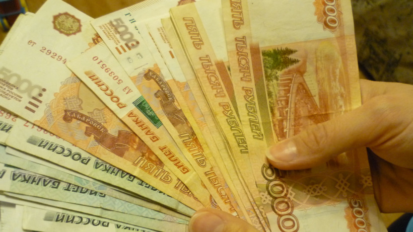 Средний чиновник саратовского правительства получает 50 тысяч рублей в месяц