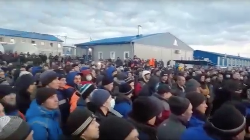 В Якутии работники Чаяндинского месторождения устроили митинг из-за ситуации с коронавирусом