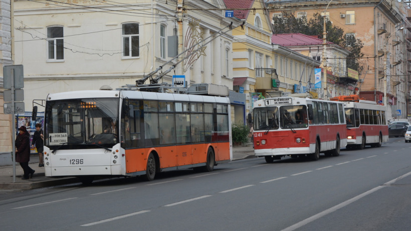 В троллейбусах Саратова запустили тестовый режим оплаты по QR-коду. Стоимость проезда изменится