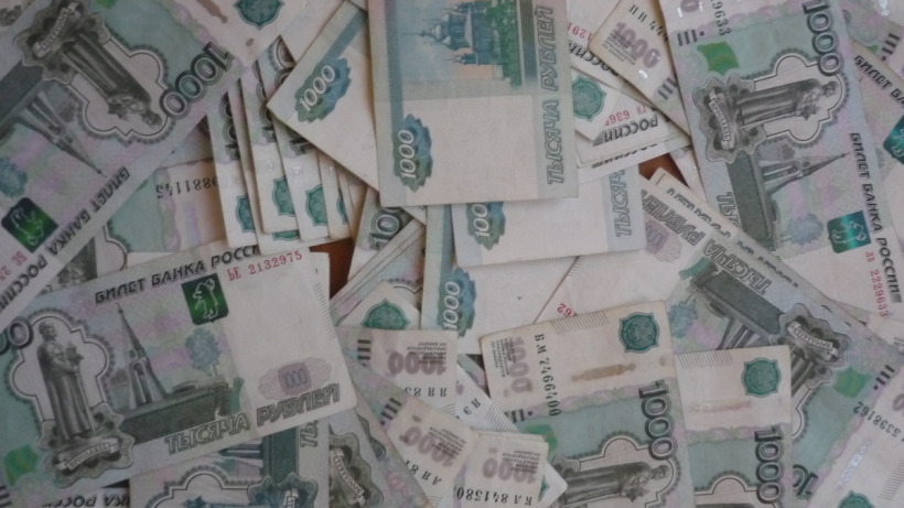 Работодатели задолжали саратовцам 303 миллиона рублей по зарплате